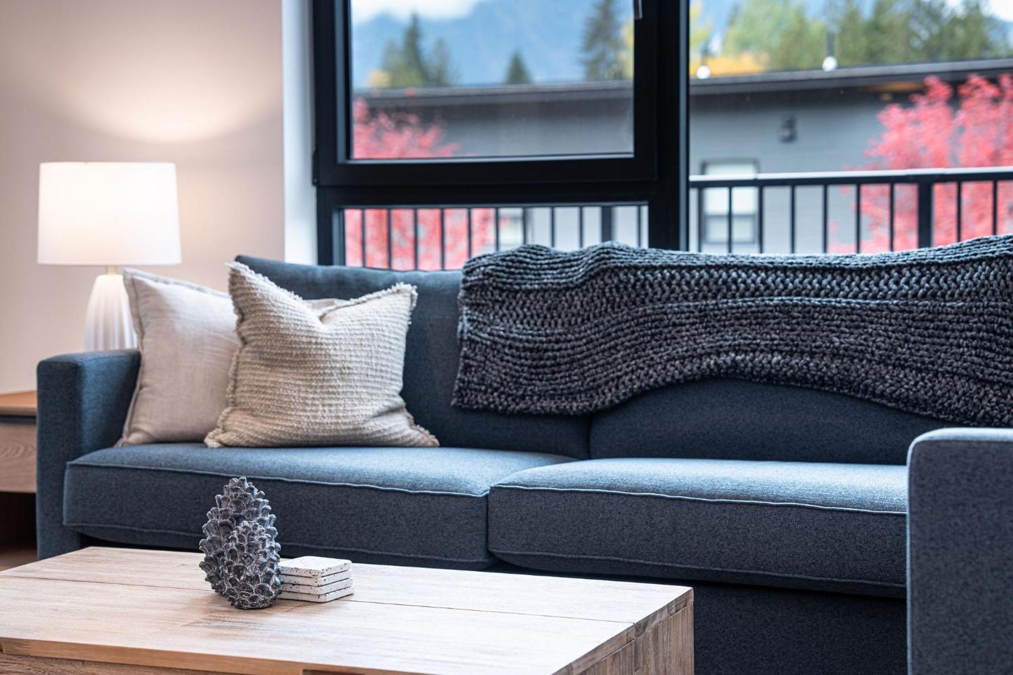 Bluebird Daze By Revelstoke Vacations Lägenhet Exteriör bild