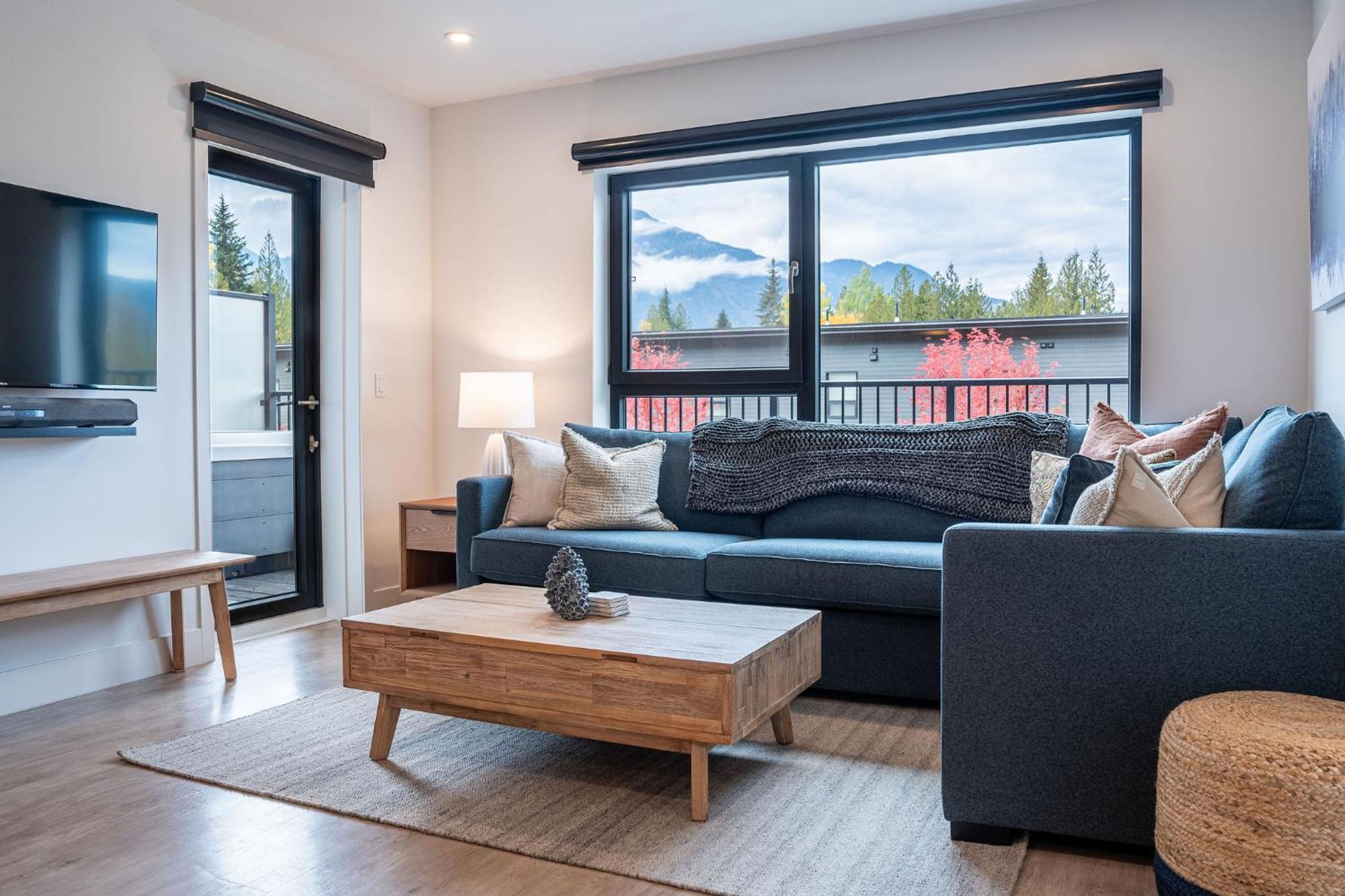 Bluebird Daze By Revelstoke Vacations Lägenhet Exteriör bild