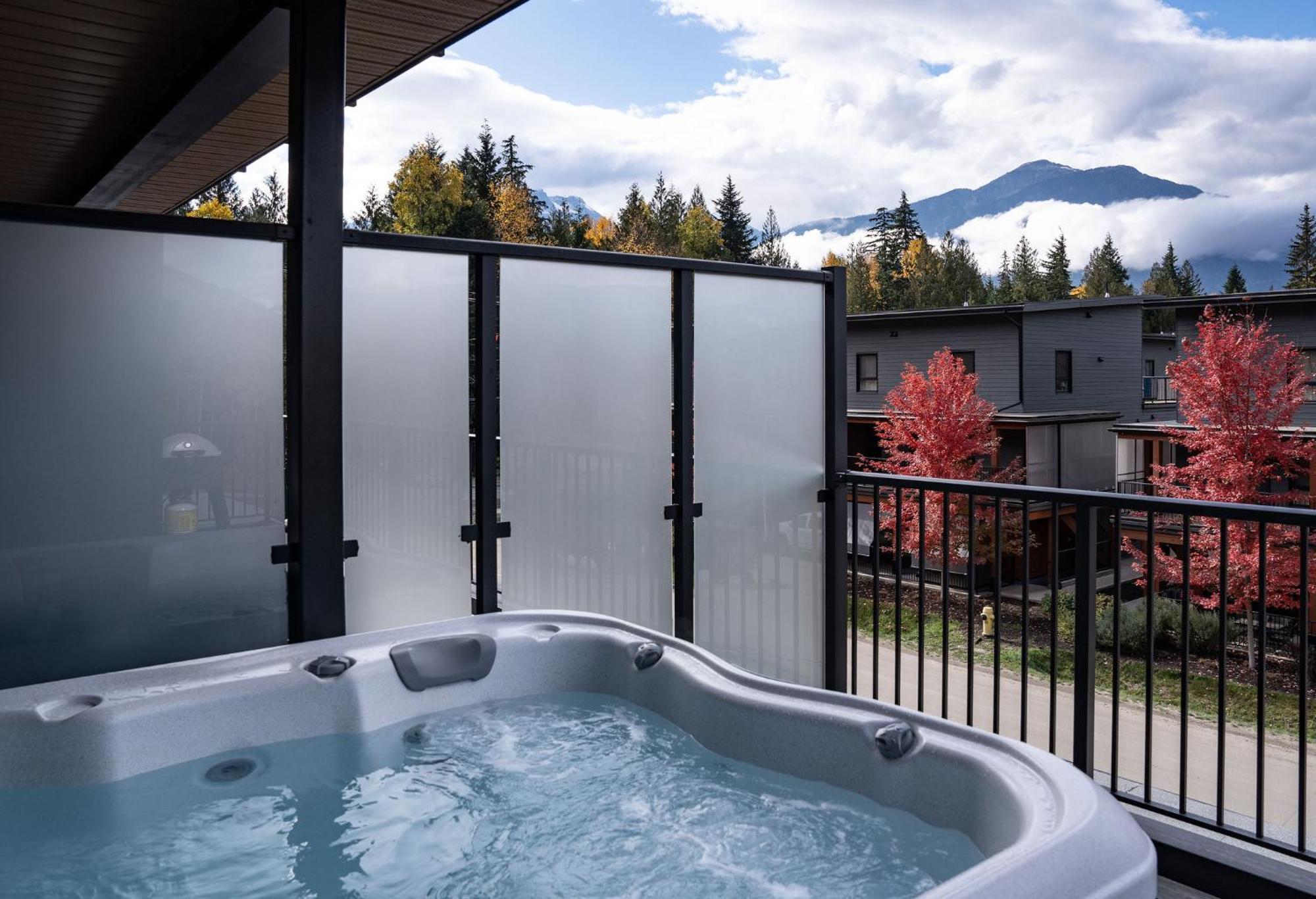 Bluebird Daze By Revelstoke Vacations Lägenhet Exteriör bild